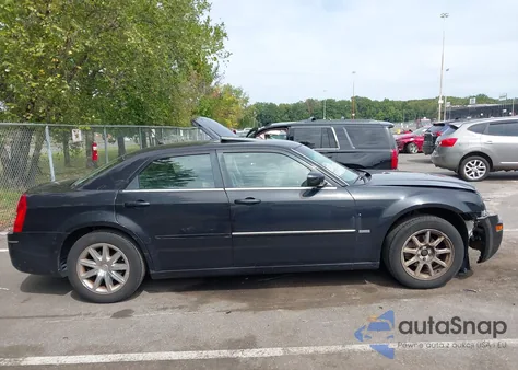 2008 Chrysler 300 Touring z USA, uszkodzony, nr VIN 2C3LA53G98H238229
